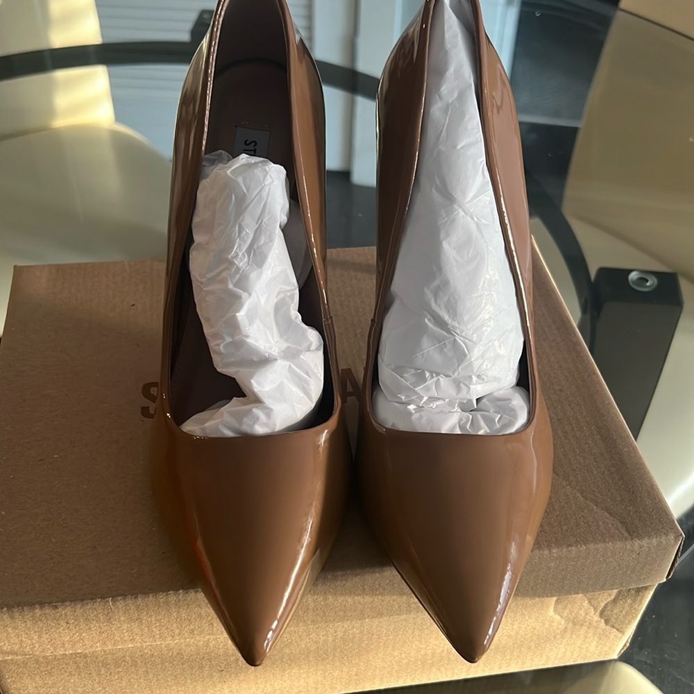 Steve Madden Vala Camel Patent Size 8